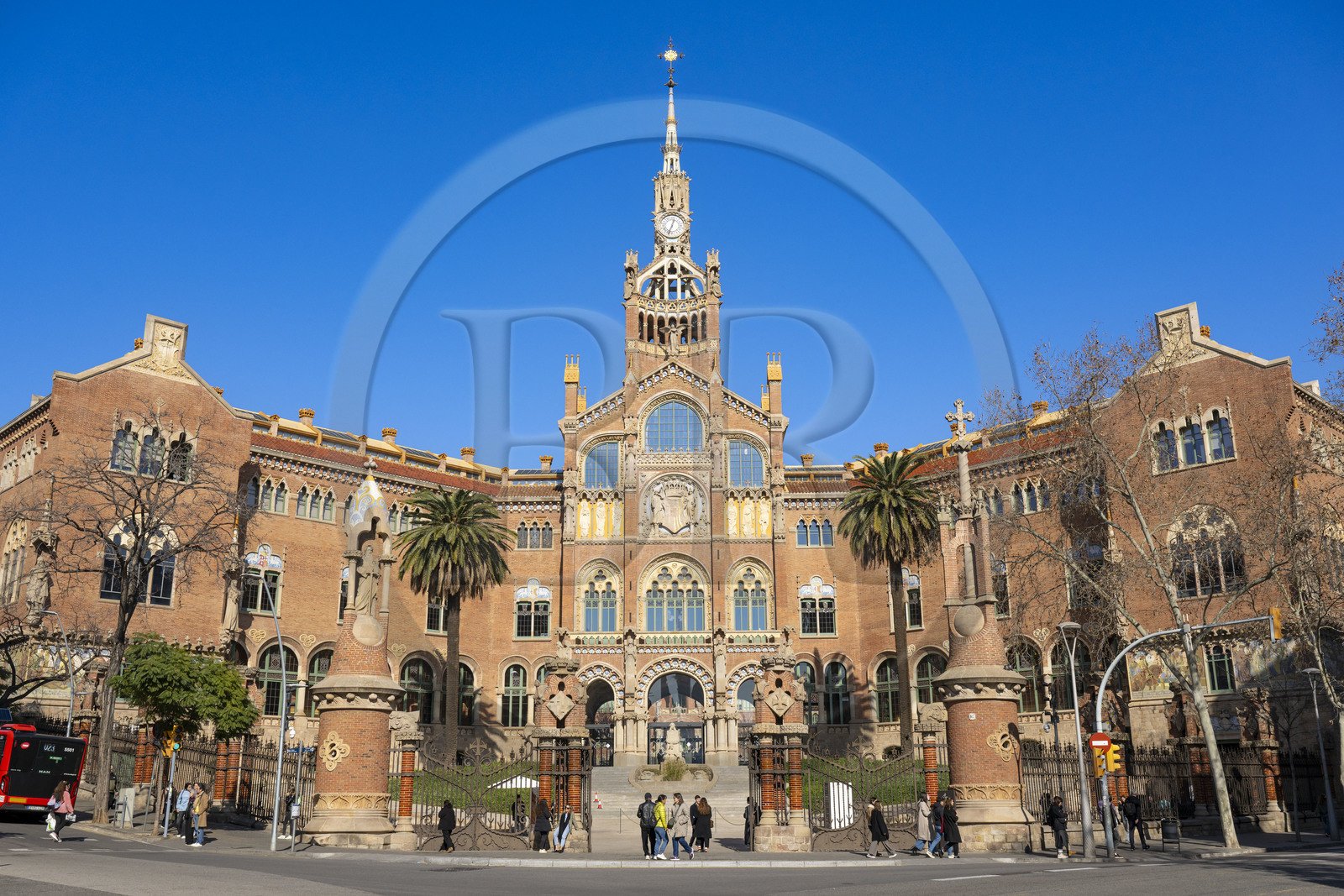 Espagne, Catalogne, Barcelone, quartier d'El Guinardo, ancien Hospital de la Santa Creu i de Sant Pau classé Patrimoine Mondial de l'UNESCO, de style moderniste par l'architecte Domenech i Montaner, aujourd'hui un musée et un centre culturel, batiment de l'administration