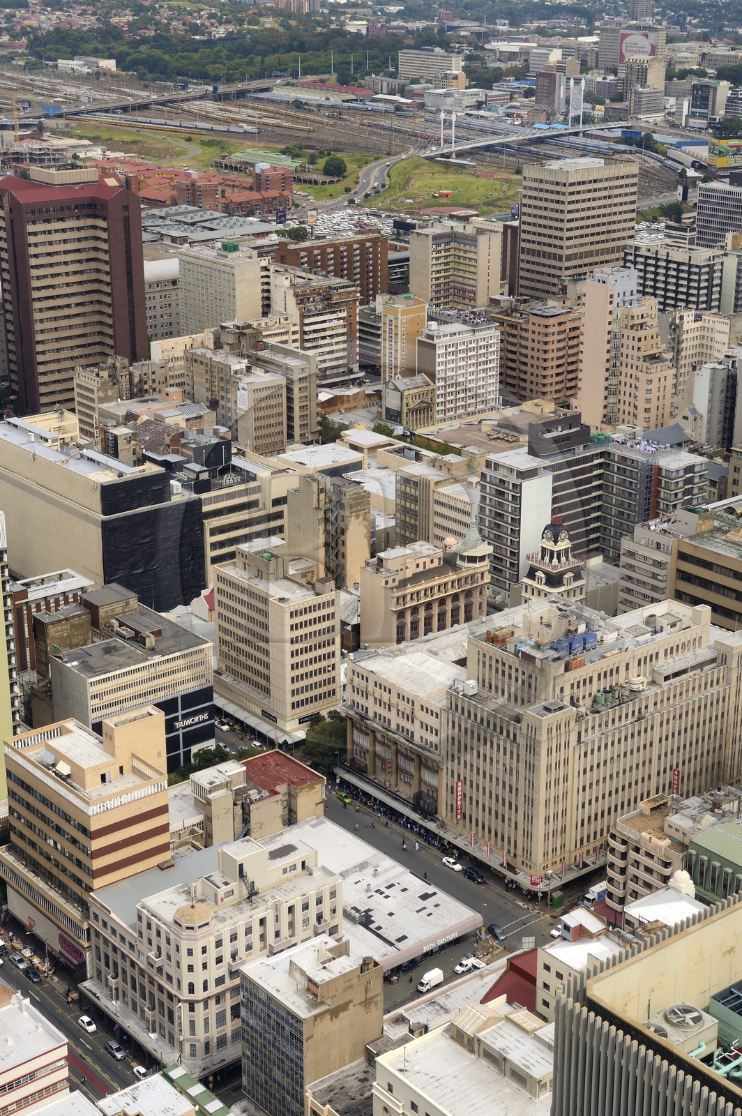 Afrique du Sud, province de Gauteng, Johannesburg, CBD (Central Business District), vue du centre ville depuis la tour du Carlton Center, le Pont Nelson Mandela en arrière plan