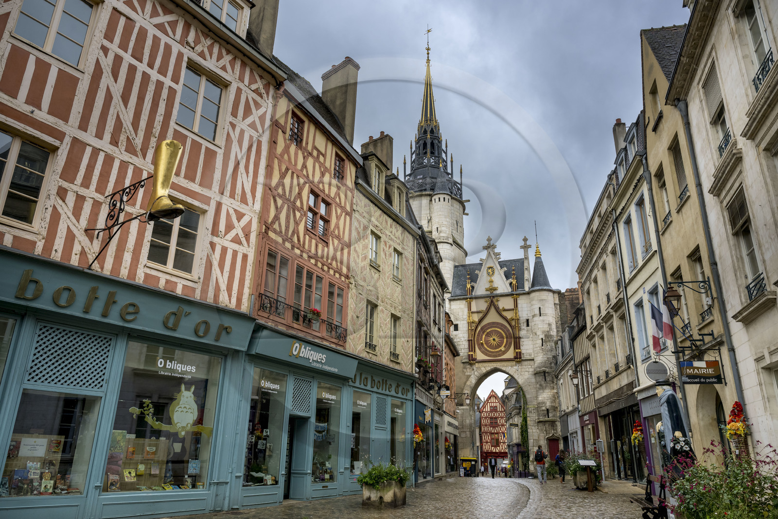 France, Yonne (89), Auxerre, la tour et la porte de l'Horloge du XVe siècle