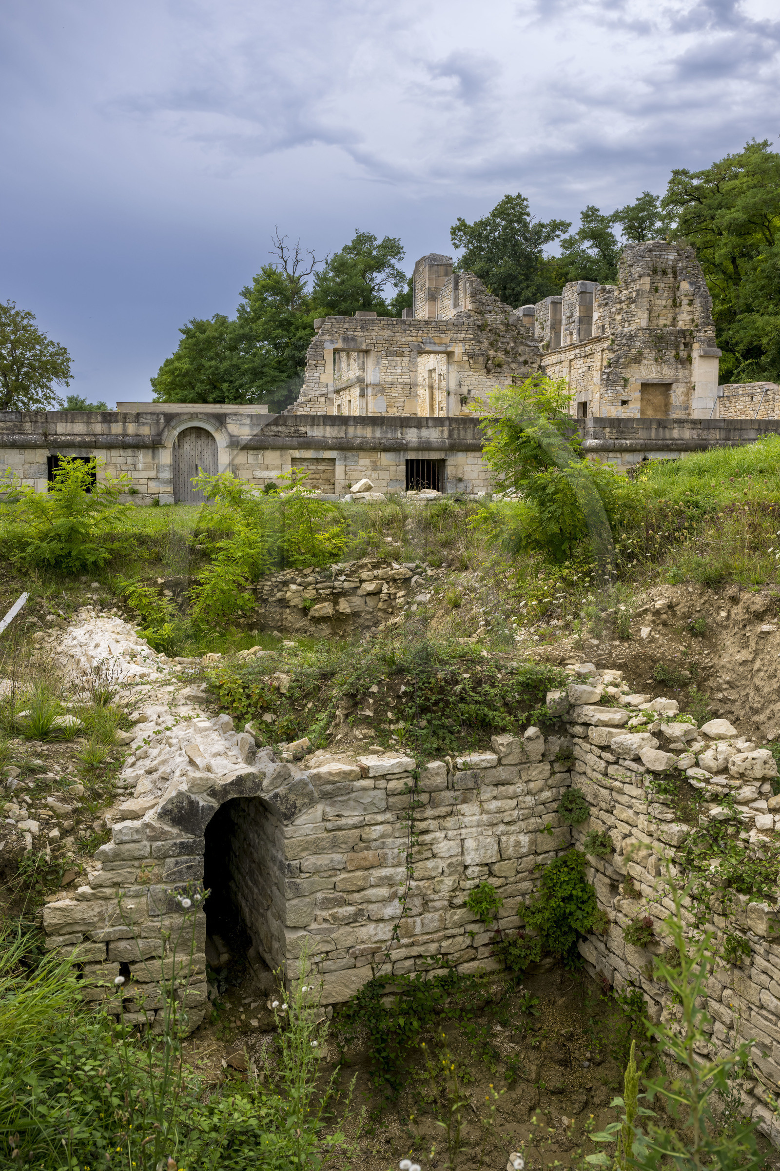 France, Côte-d'Or (21), Curtil-Vergy, ruines de l'abbaye Saint-Vivant de Vergy, ancien prieuré clunisien