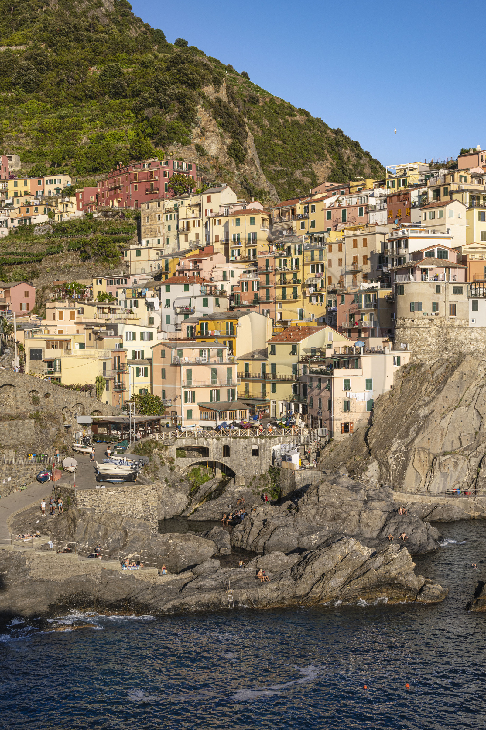 Italie, Ligurie, Cinque Terre, parc national des Cinque Terre classé Patrimoine Mondial de l'UNESCO, village de Manarola et son port Italie, Ligurie, Cinque Terre, parc national des Cinque Terre classé Patrimoine Mondial de l'UNESCO, village de Manarola et son port