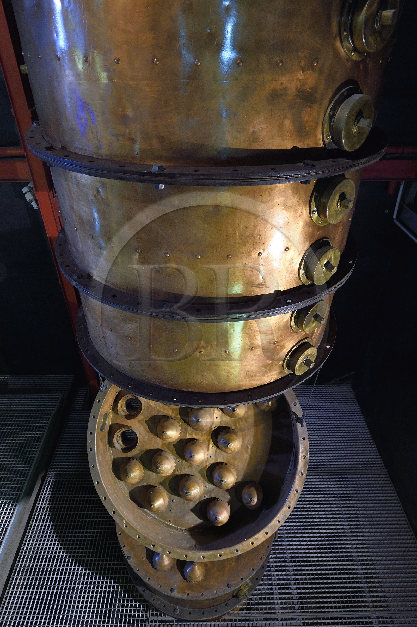 France, Ile de la Reunion, Saint Pierre, domaine de la distillerie Isautier, musée de la Saga du Rhum, colonne de distillation qui remplace l'alambic