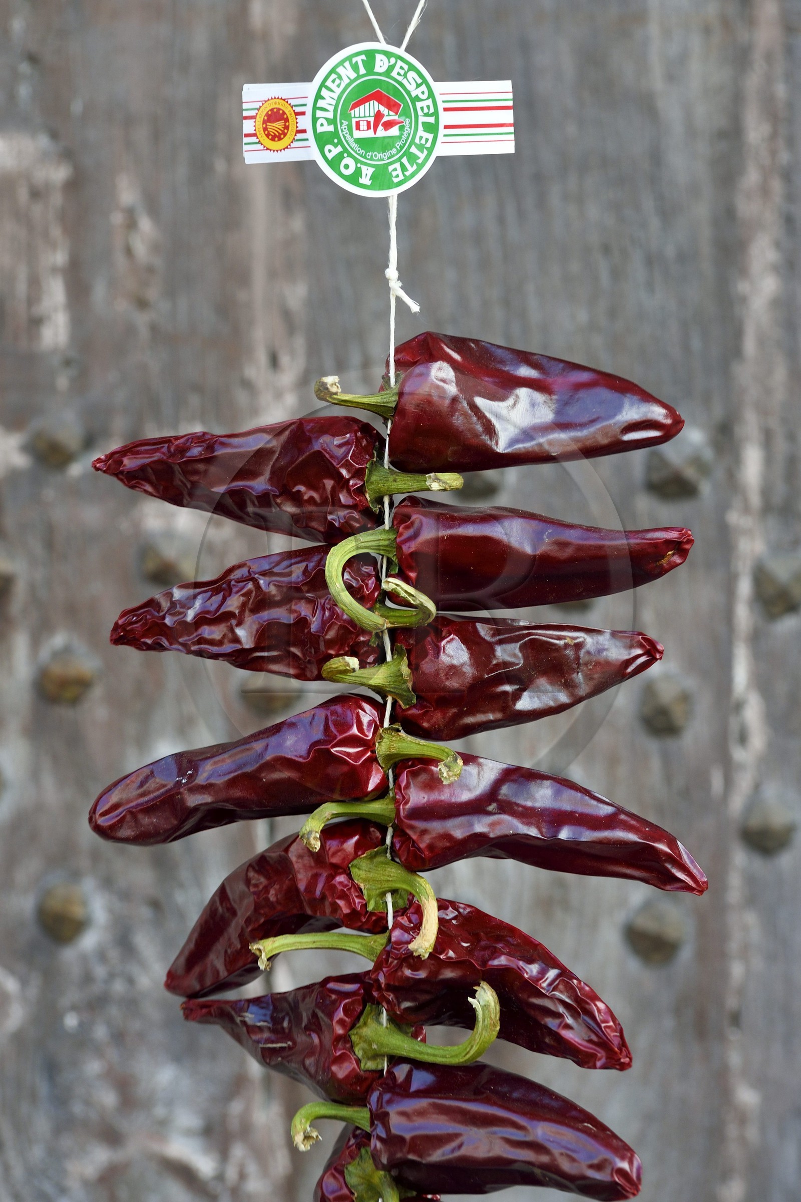 France, Pyrénées-Atlantiques (64), Pays-Basque, Espelette, corde de piments d'Espelette AOP