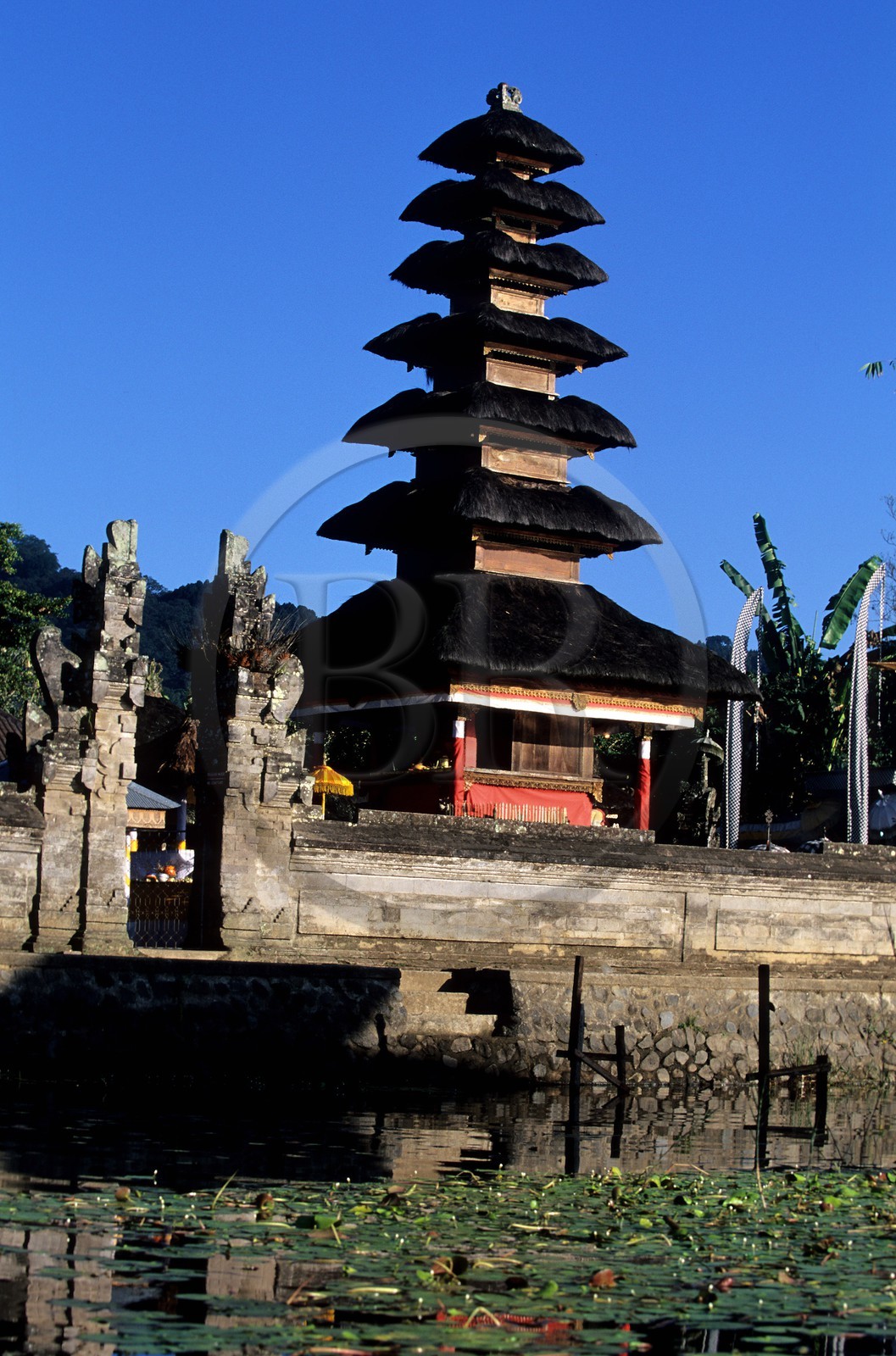 Indonésie, Bali, méru à toit multiple du temple Pura Ulun Danu