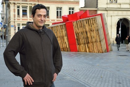 France, Meurthe-et-Moselle (54), Nancy, place du colonel Driant, le Cadeau Tombé du Ciel de l'ébéniste d’art et co-fondateur de L’Atelier 1954 Bastien Ruhland