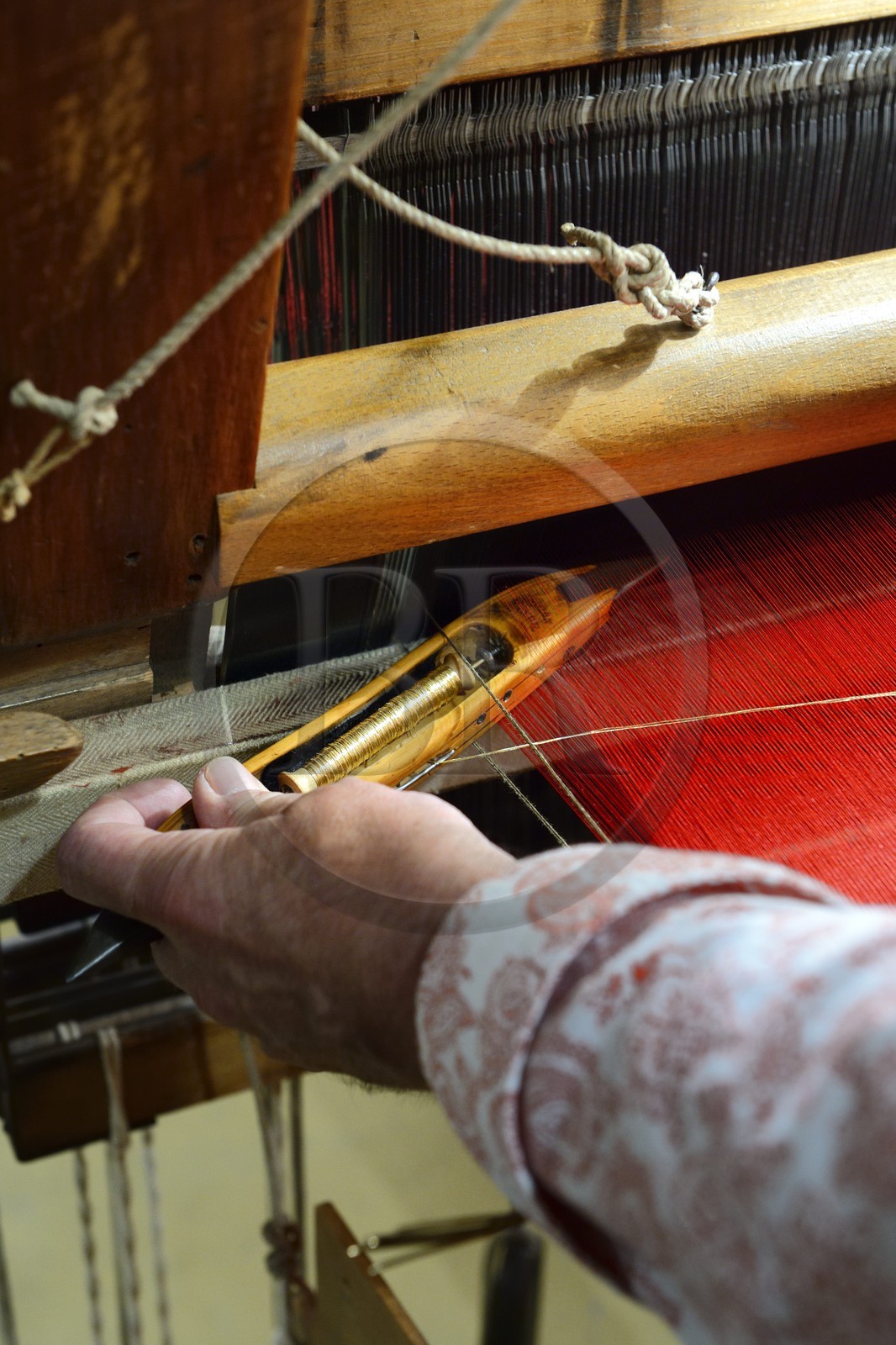 France, Rhône (69), Lyon, site historique classé Patrimoine Mondial de l'UNESCO, Vieux Lyon, quartier Saint-Georges, métier Jacquard de la Soierie Saint-Georges, navette pour le passage du fil d'or