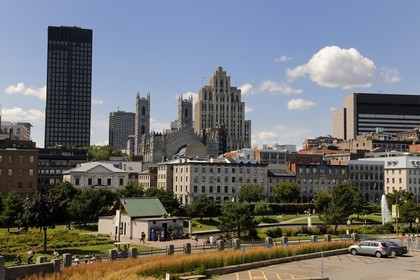 Canada, province de Québec, Montréal, quartier du Vieux-Montréal, la ville depuis le Vieux-Port