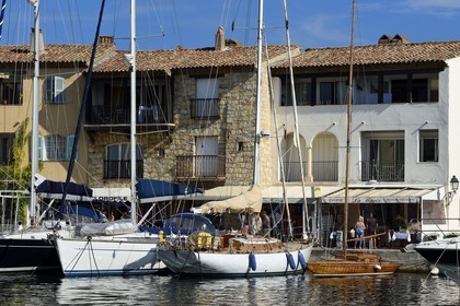 France, Var (83),  golfe de Saint-Tropez, la cité lacustre de Port-Grimaud, zone de commerces