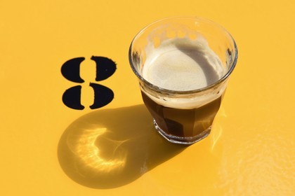 France, Charente-Maritime (17), Saintonge, Port-d'Envaux, tasse (verre) de café