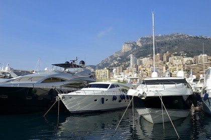 Principauté de Monaco, Monaco, yachts amarrés à port Hercule