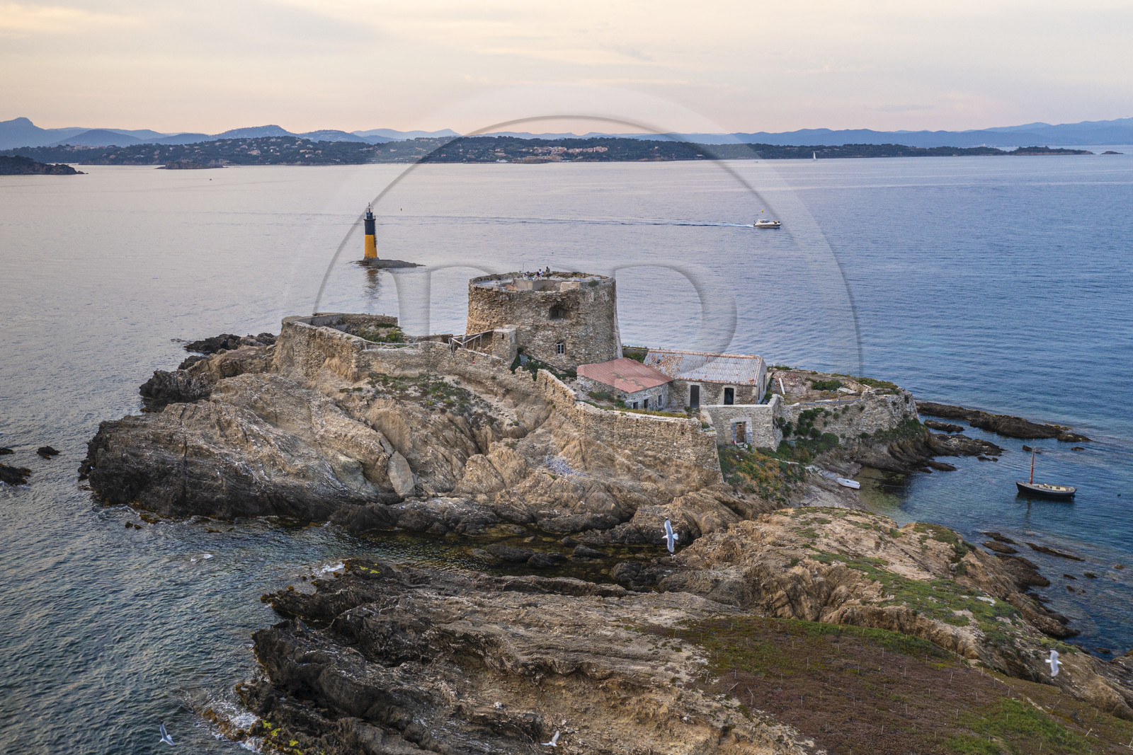 France, Var (83), Iles d'Hyères, parc national de Port Cros, Ile de Porquerolles, Fort du Petit Langoustier datant du XVIIème siècle sur son ilot (vue aérienne)