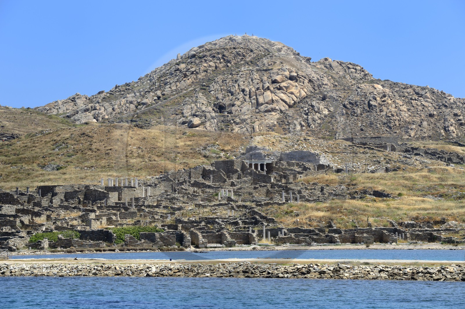 Grèce, île de Delos, classée Patrimoine Mondial de l'UNESCO, site archéologique de Délos, sanctuaire d'Apollon, la plus grande cité antique de la mer Egée