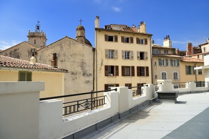 France, Var, Toulon, roof of the former municipal covered market in the Art-deco style transformed into gourmet halls, the Sainte-Marie-de-la-Seds cathedral in the background