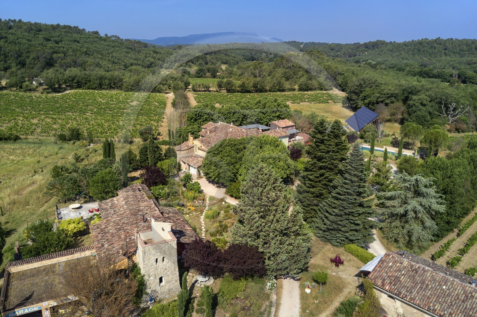 France, Var (83), Provence Verte, Bras, vers Saint-Maximin-la-Sainte-Baume, la maison d'hotes Le Peyrourier - une campagne en Provence (vue aérienne)