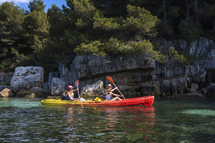 France, Alpes-Maritimes, Cannes, kayaking in the Lerins Islands, along the north coast of Sainte-Marguerite island towards Pointe du Vengeur