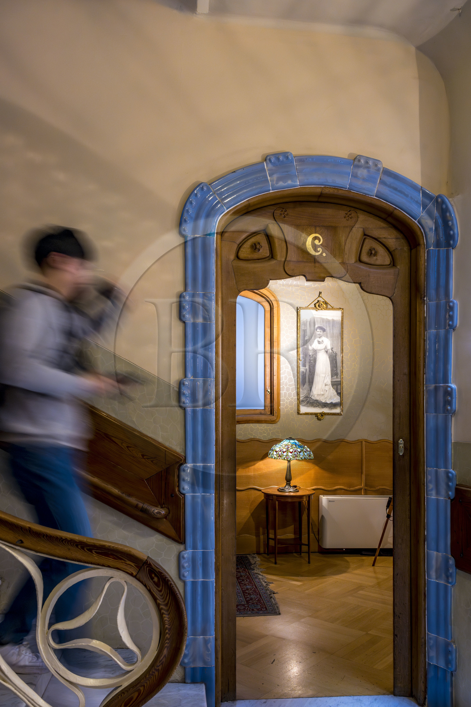 Espagne, Catalogne, Barcelone, quartier de l'Eixample, Passeig de Gracia, Casa Batllo de l'architecte du modernisme catalan Antoni Gaudi, site classé au Patrimoine Mondial de l'UNESCO,porte d'appartement