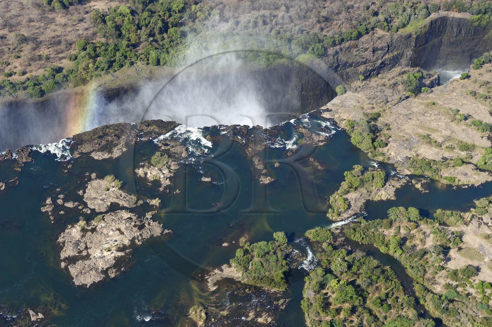 Zimbabwe, province de Matabeleland septentrional, fleuve Zambèze, les Chutes Victoria, classées Patrimoine Mondial de l'UNESCO (vue aérienne)