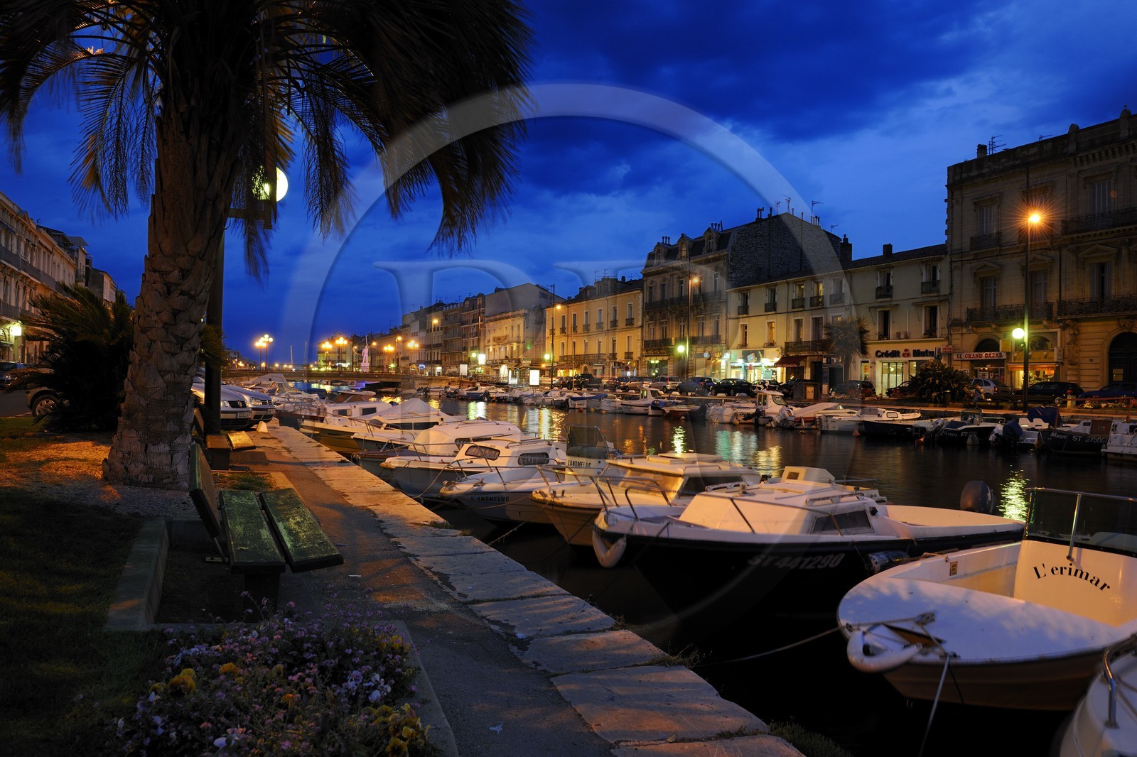 France, Hérault (34), Sète, canal Royal, canots de pêcheurs et bateaux de plaisance à quai