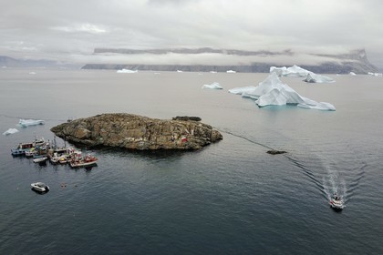 Groenland, cote ouest, fjord de Uummannaq, bateaux pour la p