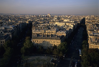 France, Paris (75), avenues de Mac-Mahon et de Wagram depuis la place Charles de Gaulle