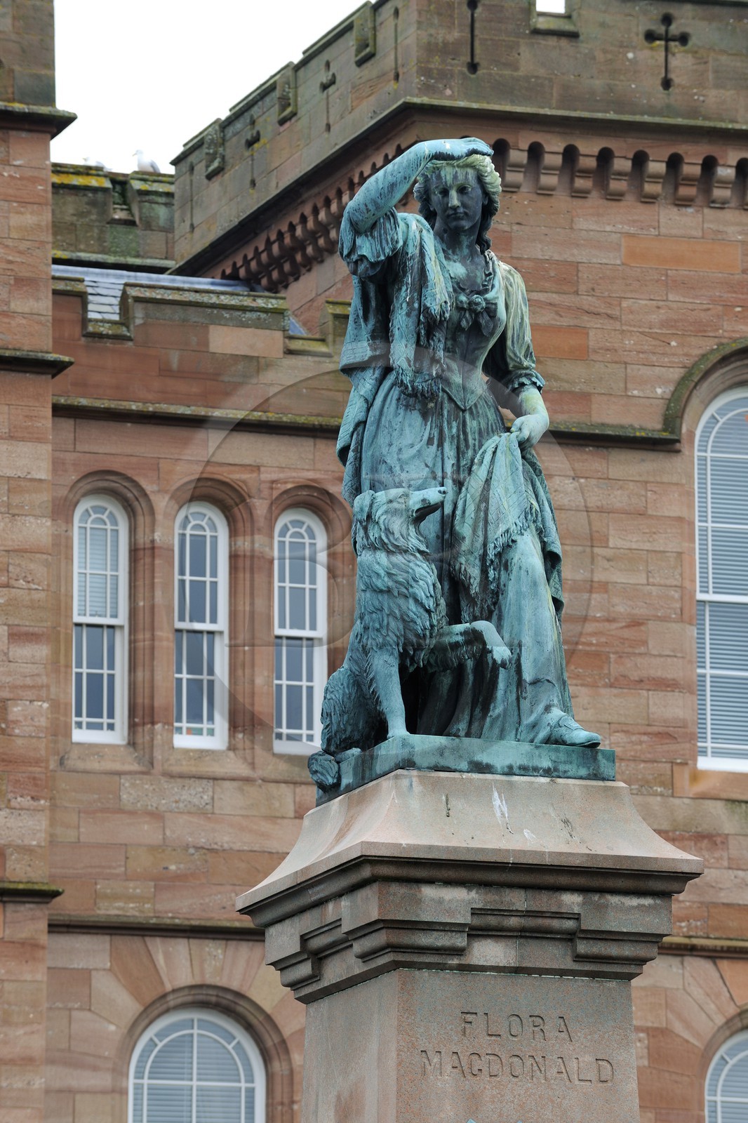 Royaume-Uni, Ecosse, région des Highlands, Inverness, la statue de Flora Mac Donald qui aida Bonnie Prince Charlie à échapper aux anglais