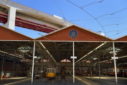 Portugal, Lisbonne, quartier de Alcantara, le Santo Amaro Depot qui abrite tous les tramways de Lisbonne