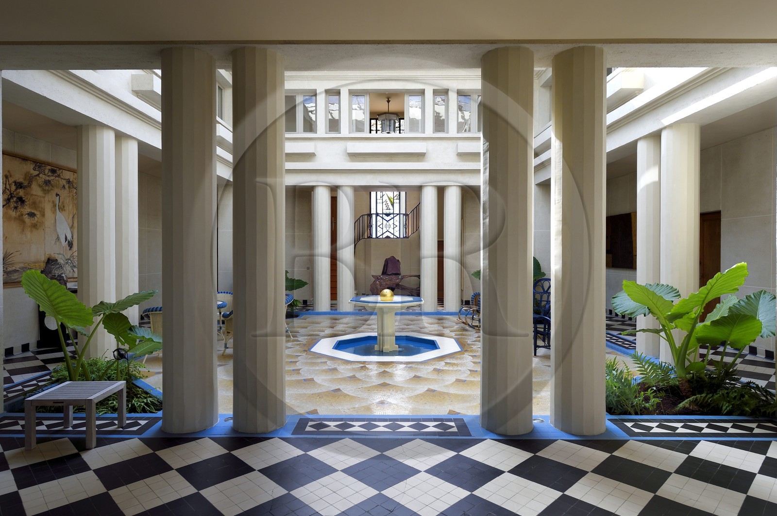 France, Pyrénées-Atlantiques (64), la côte du Pays-Basque, Ciboure, la Villa Art déco Leihorra dessiné par l'architecte Joseph Hiriart 1926, le patio intérieur