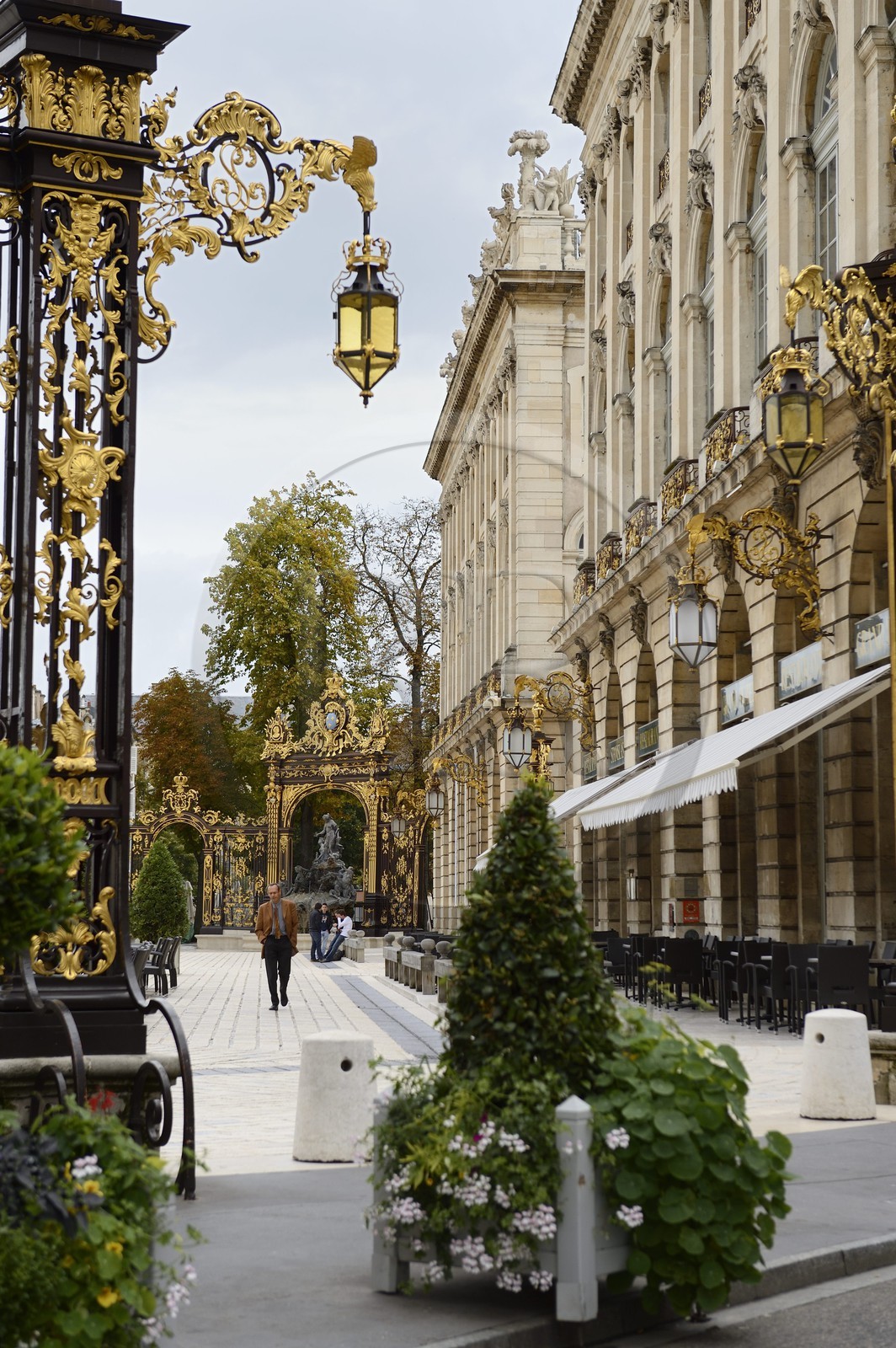 France, Meurthe-et-Moselle (54), Nancy, place Stanislas (ancienne Place Royale) construite par Stanislas Leszczynski, roi de Pologne et dernier duc de Lorraine au XVIIIe siècle, classée Patrimoine Mondial de l'UNESCO, ferronneries de Jean Lamour France, Meurthe-et-Moselle (54), Nancy, place Stanislas (ancienne Place Royale) construite par Stanislas Leszczynski, roi de Pologne et dernier duc de Lorraine au XVIIIe siècle, classée Patrimoine Mondial de l'UNESCO, ferronneries de Jean Lamour