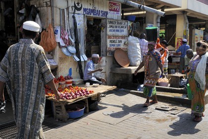 Tanzania, Dar es-Salaam, side buisness on the Kivukoni fish market