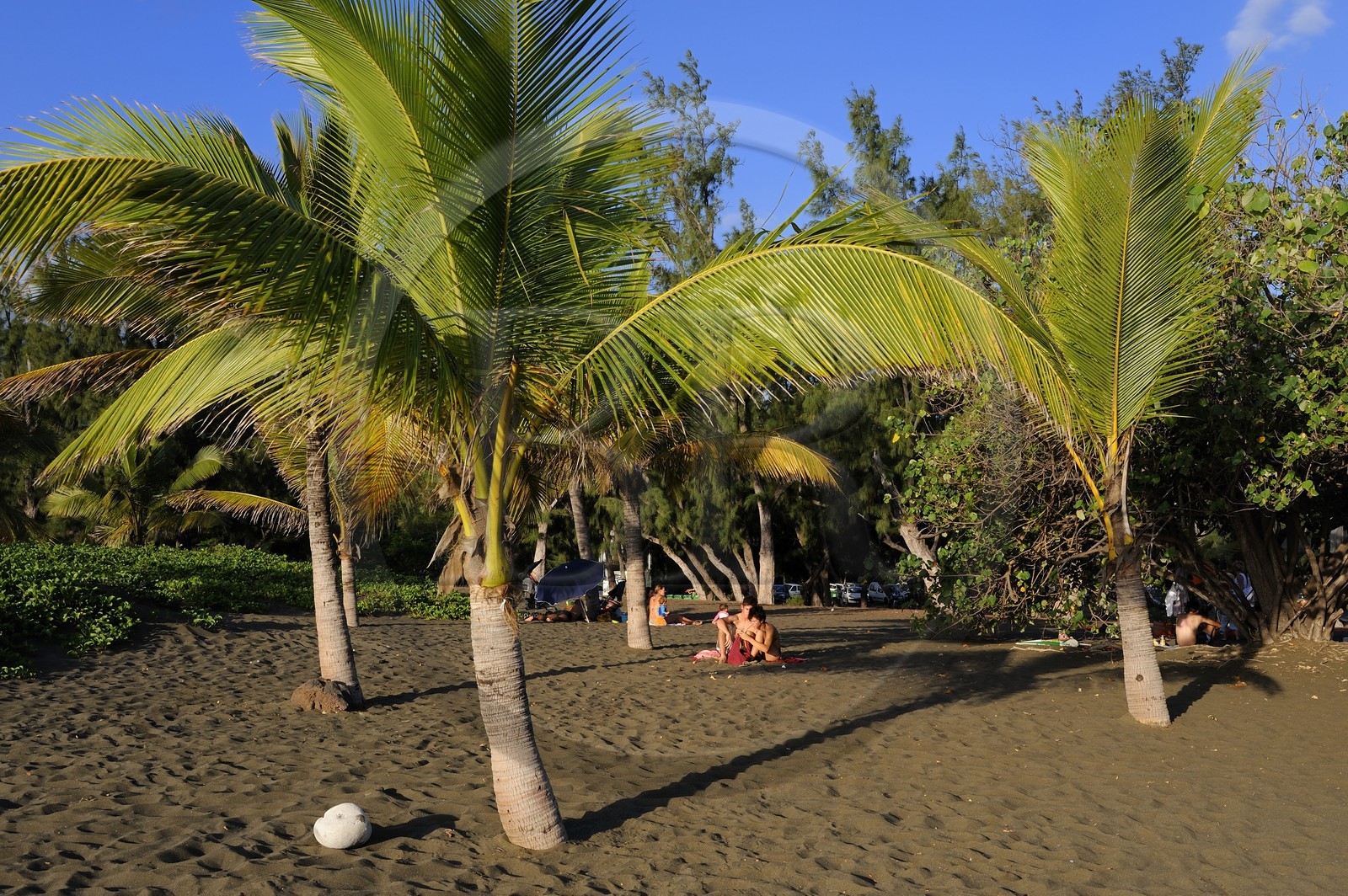 France, île de la Réunion, plage de sable noir de Saint-Leu