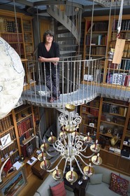 France, Paris, the journalist (art critic and international reporter) and art historian Françoise Monnin at her home rue Maison Dieu