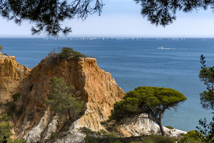 Portugal, Algarve, Olhos de Agua, les falaises rouges de Praia da Falésia