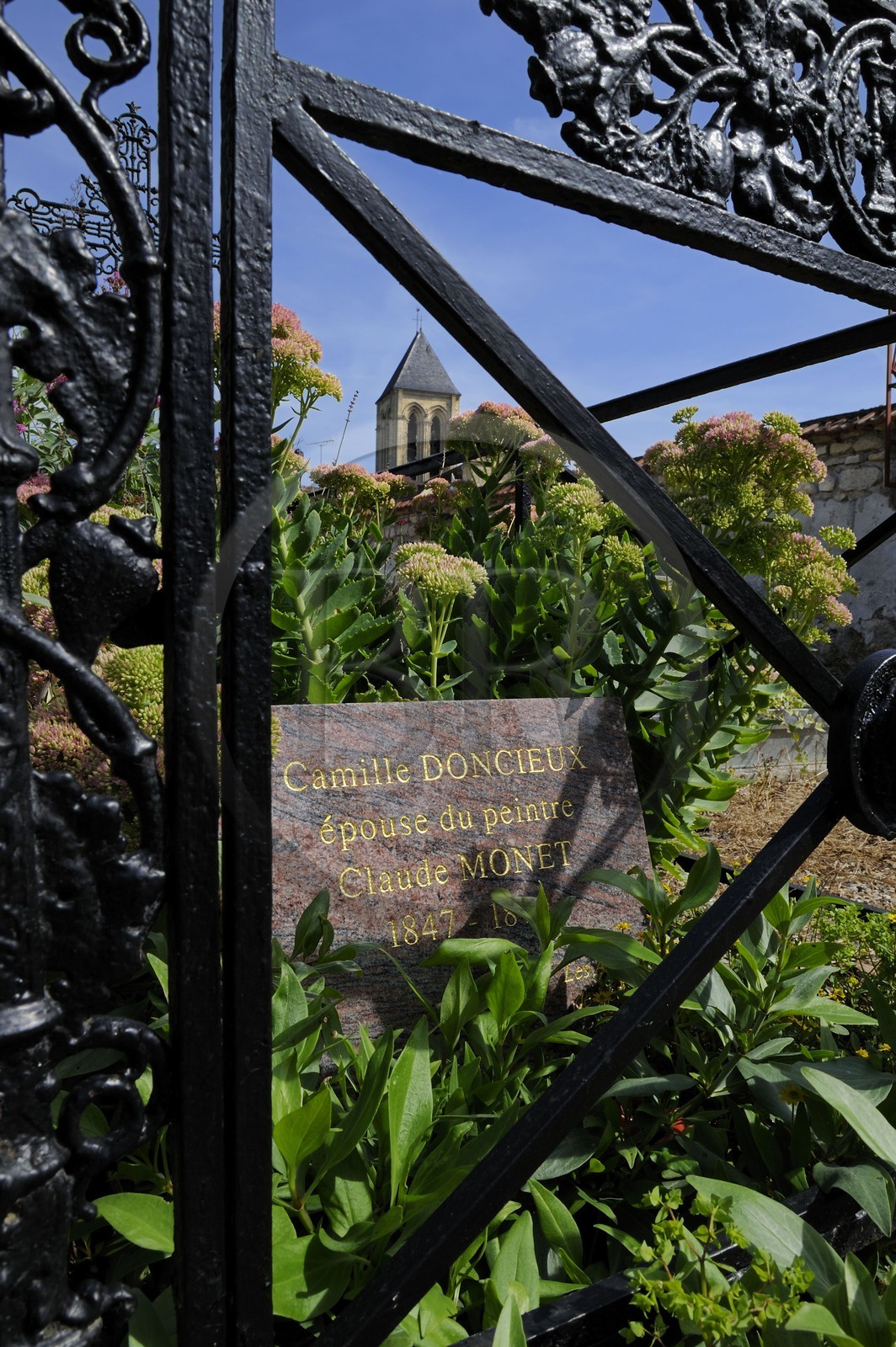 France, Val-d'Oise, Vetheuil, grave of Camille Doncieux the wife of Claude Monet and the Notre Dame church France, Val-d'Oise, Vetheuil, grave of Camille Doncieux the wife of Claude Monet and the Notre Dame church