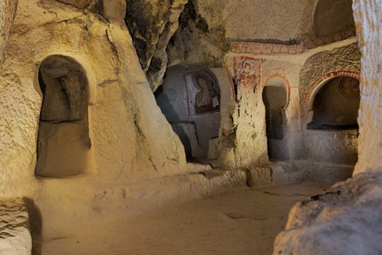 Turquie, Anatolie Centrale, province de Nevsehir, Cappadoce classée Patrimoine Mondial de l'UNESCO, Göreme, le musée en plein air, église troglodytique de Saint-Basile (Basil Kilisesi)