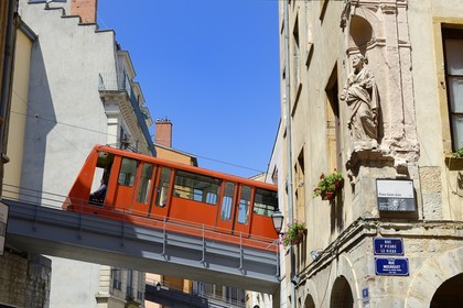 France, Rhône (69), Lyon, site historique classé Patrimoine Mondial de l'UNESCO, le funiculaire de Fourvière relie le quartier Saint-Jean dans le Vieux Lyon à la colline de Fourvière