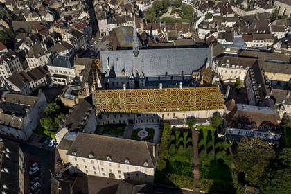 France, Côte-d'Or (21), Beaune, zone classée Patrimoine Mondial de l'UNESCO, Hospices de Beaune, l'Hôtel-Dieu (vue aérienne)