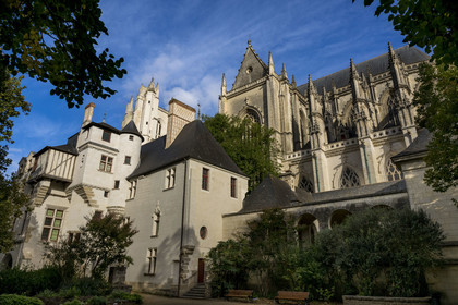 France, Loire Atlantique, Nantes, Bouffay district, Gothic manor of La Psallette (15th century) at the foot of the Saint Pierre and Saint Paul cathedral