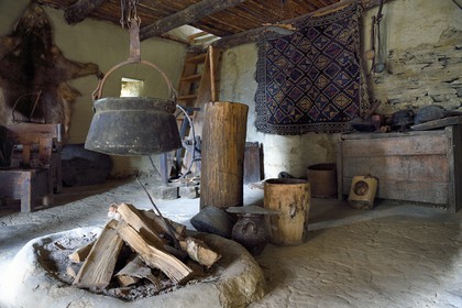 Géorgie, Kakheti, region de Touchétie, Omalo, la forteresse de Keselo à Zemo (haut) Omalo a servi de refuge aux habitants en temps de guerre, intérieur d'une tour fortifiée médiévale