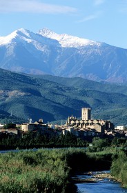 France, Pyrenees Orientales, Ille sur Têt village and Canigou peak in Riberal