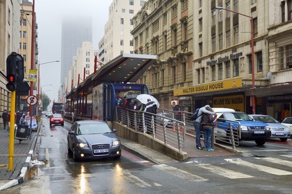 Afrique du Sud, province de Gauteng, Johannesburg, CBD (Central Business District), les nouveaux arrêts de bus sécurisés