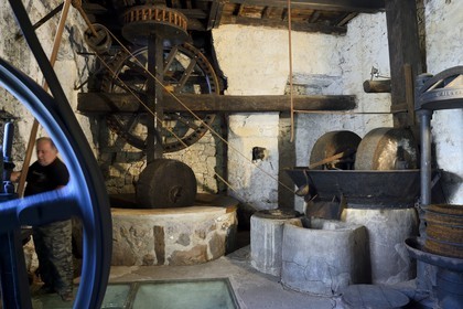 France, Corse-du-Sud (2A), Alta Rocca, Sainte-Lucie-de-Tallano (Santa Lucia di Tallà), U Franghjonu, moulin à huile datant du XVIIIème siècle qui abrite le musée de l'oléiculture