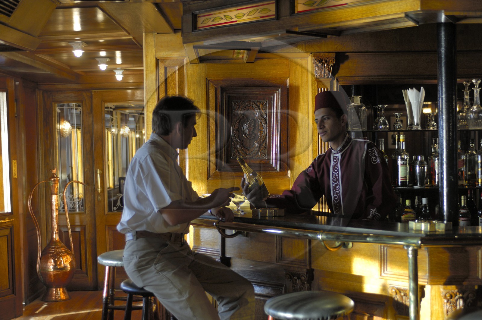 Egypte, Haute Egypte, croisière sur le Nil entre Louxor et Assouan, le Steam Ship Sudan, le bar