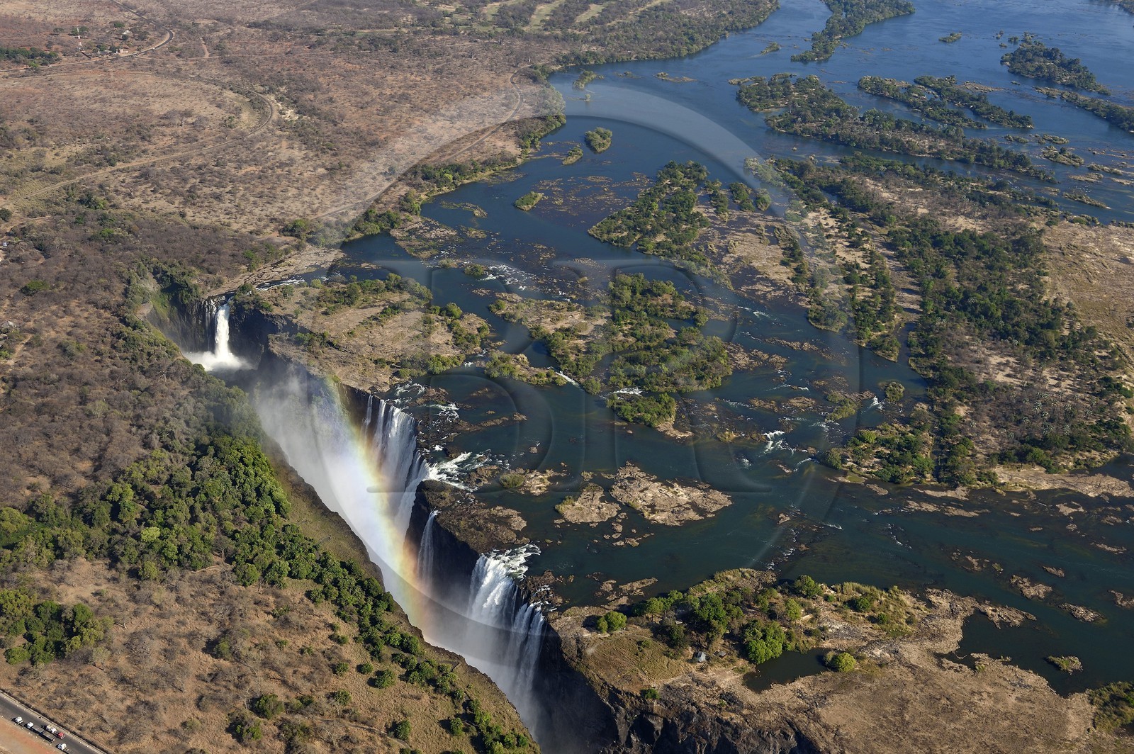 Zimbabwe, province de Matabeleland septentrional, fleuve Zambèze, les Chutes Victoria, classées Patrimoine Mondial de l'UNESCO (vue aérienne) Zimbabwe, province de Matabeleland septentrional, fleuve Zambèze, les Chutes Victoria, classées Patrimoine Mondial de l'UNESCO (vue aérienne)