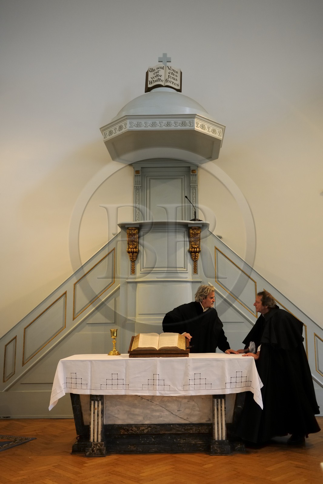 France, Bas-Rhin (67), Strasbourg, temple de la rue du Bouclier, répétition d'un pièce de théatre de Jean Pierre Schlagg où Calvin (Alain Moussay) disserte avec Castellion (Thomas Kempf)