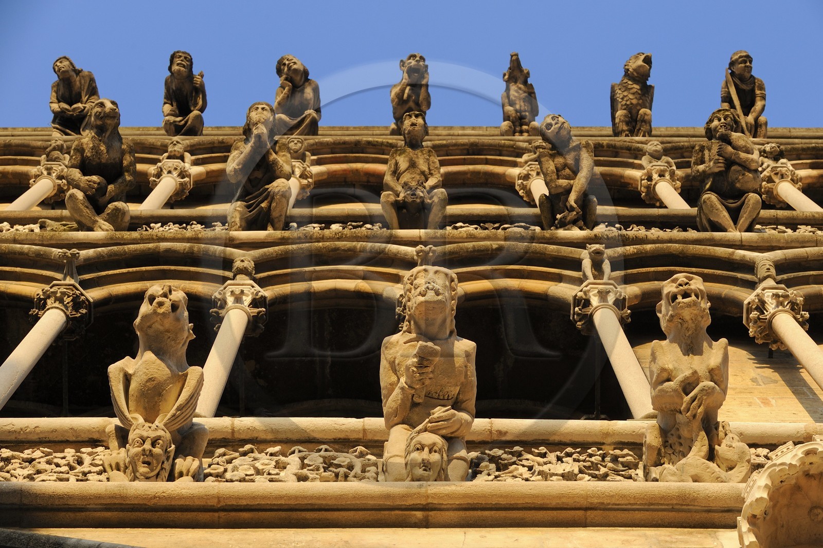 France, Côte d'Or (21), Dijon, l'église Notre-Dame (1230-1250), triple rangées de fausses gargouilles en façade