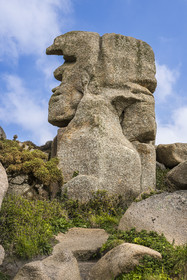 France, Côtes-d'Armor (22), Côte de Granit Rose, Trébeurden, pointe du Castel, rocher dit du Père Trébeurden