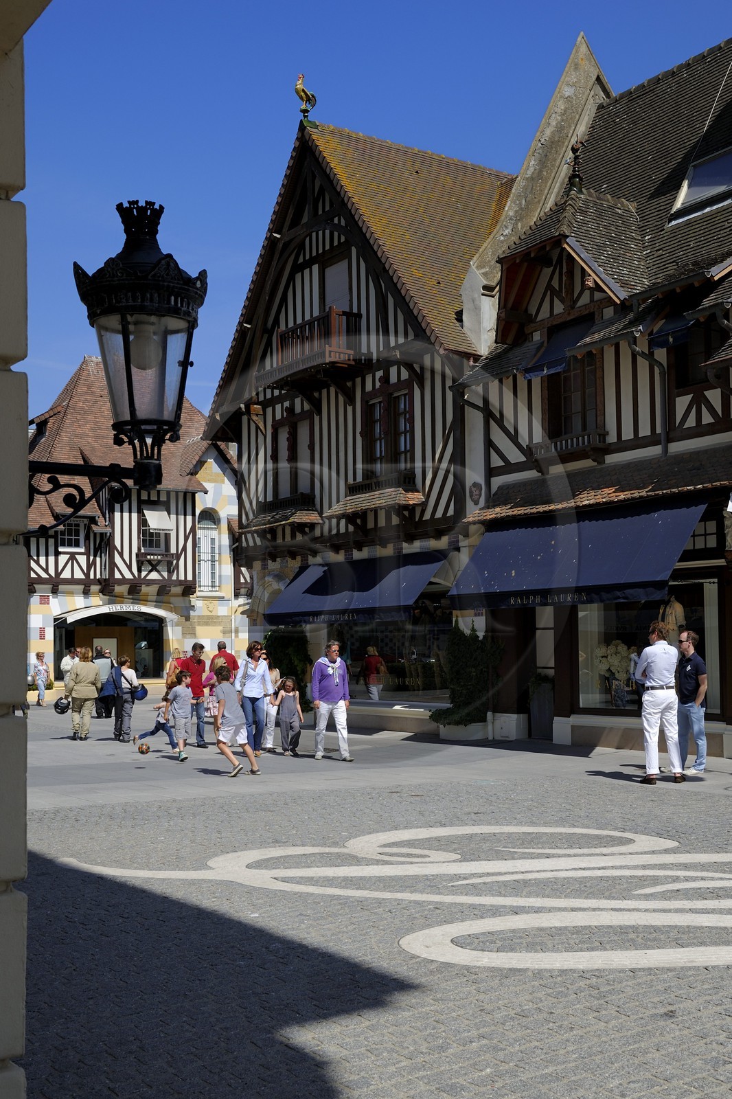France, Calvados (14), Pays d'Auge, Deauville, boutiques de luxe rue du Casino