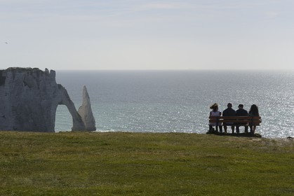 France, Seine-Maritime (76), Pays de Caux, Côte d'Albâtre, Etretat, la falaise d'Aval et l'Aiguille Creuse