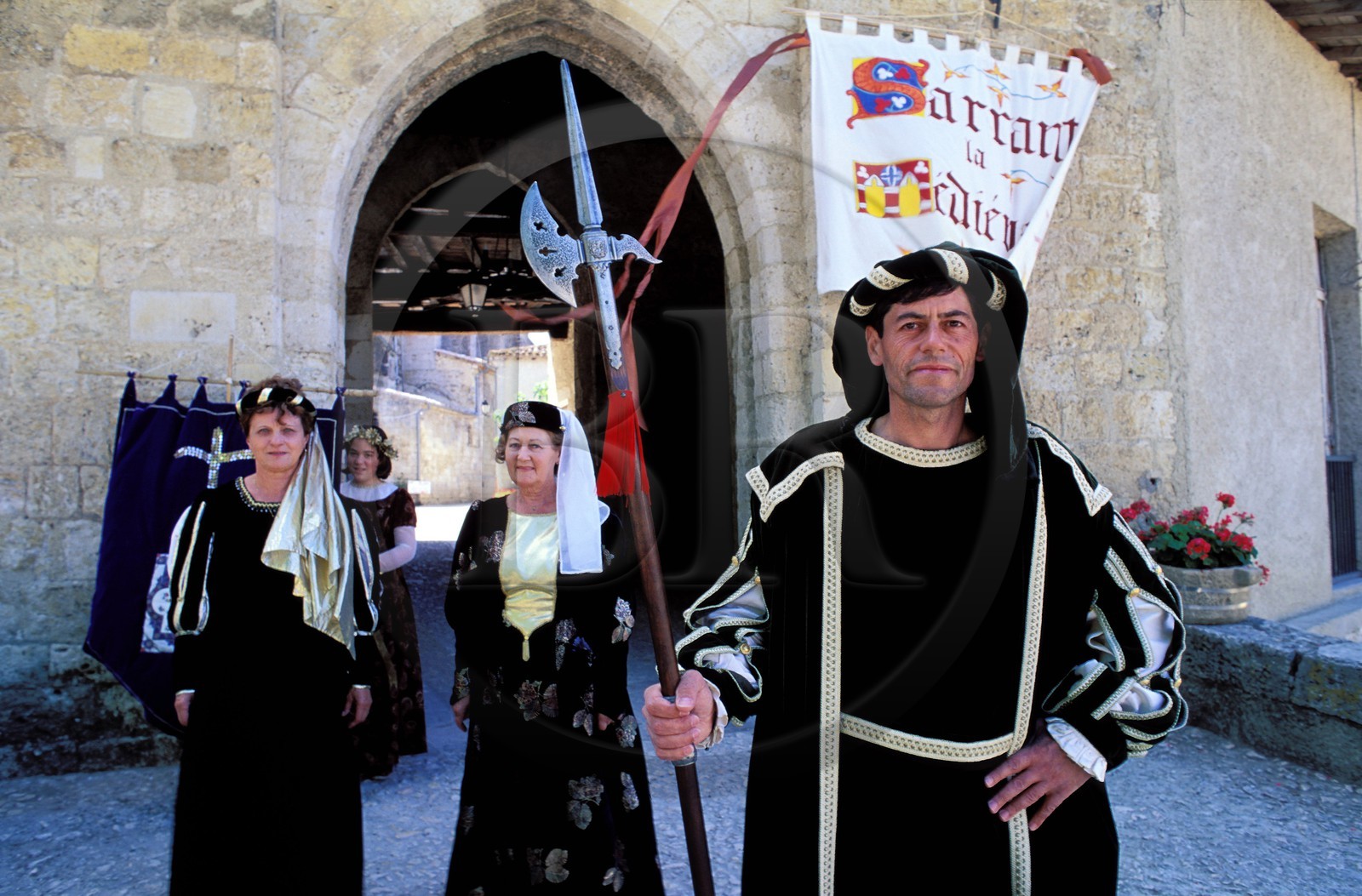 France, Gers (32), Sarrant, labellisé Les Plus Beaux Villages de France, fête médiévale en costumes au village de Sarrant, labellisé Les Plus Beaux Villages de France