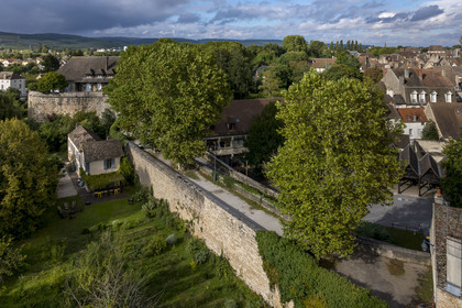 France, Côte-d'Or (21), les climats de Bourgogne classés Patrimoine Mondial de l'UNESCO, Beaune, le rempart des Dames à l'ouest de la vieille ville (vue aérienne)